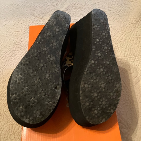 Animal Print Platform Thongs - Picture 2 of 3